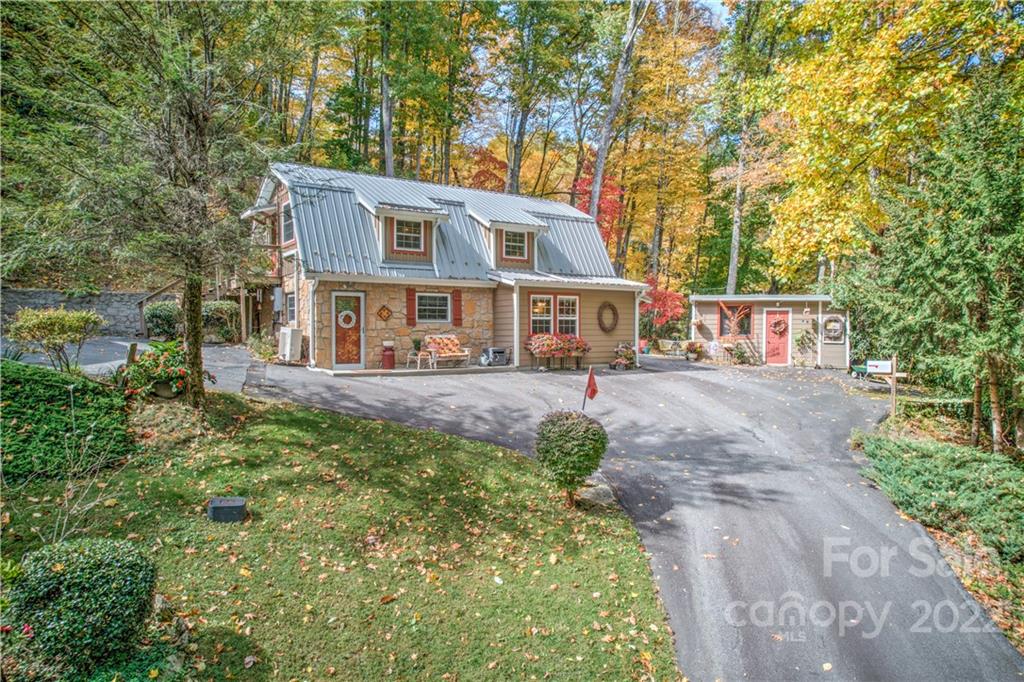 887 Locust Drive Maggie Valley NC 28751