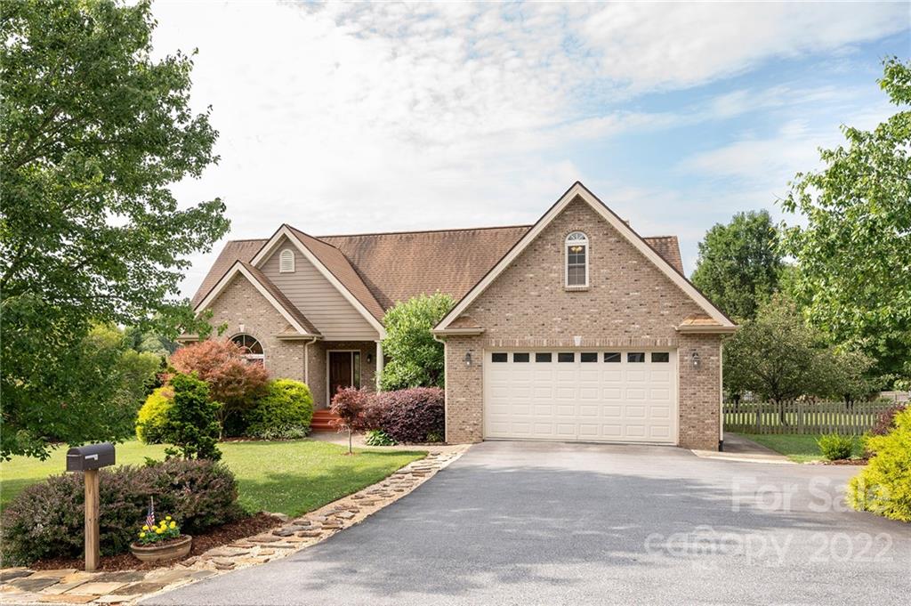 25 Pocono Drive Horse Shoe NC 28742