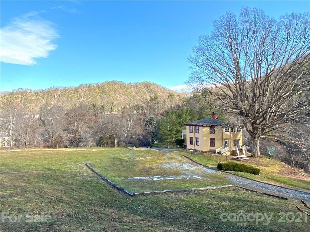 370 S Serpentine Avenue Hot Springs NC 28743