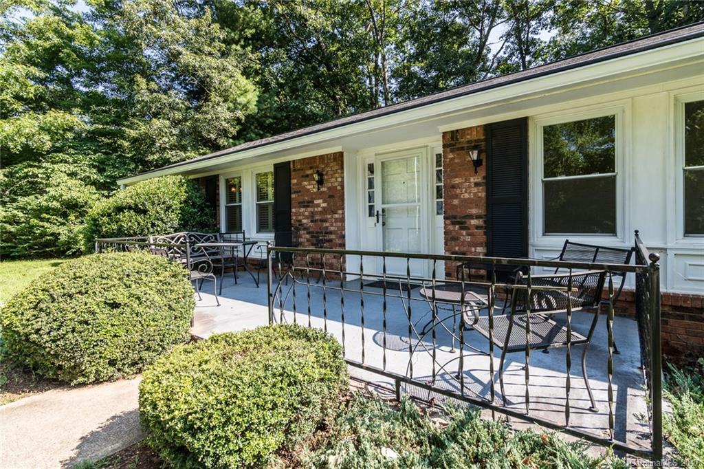 14 Brushwood Road Asheville NC 28804