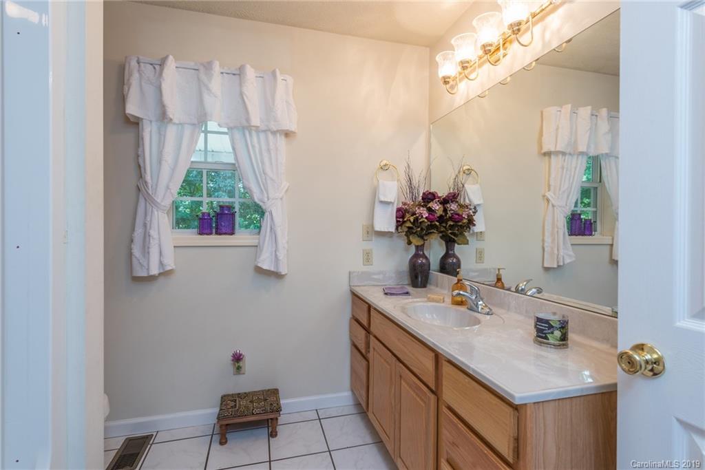 81 Lotawatah Drive Burnsville NC 28714