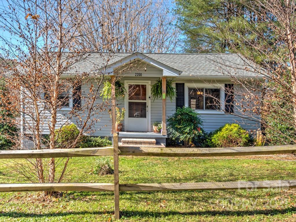 2200 Dartmouth Road Hendersonville NC 28791