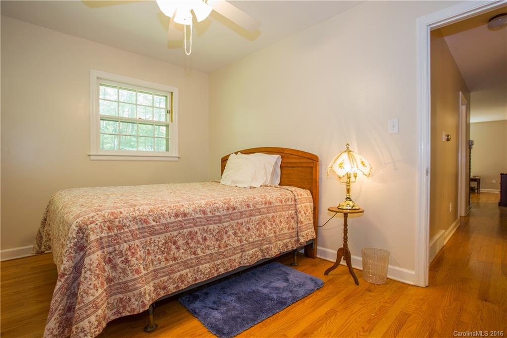 125 Old Bee Tree Road Swannanoa NC 28778