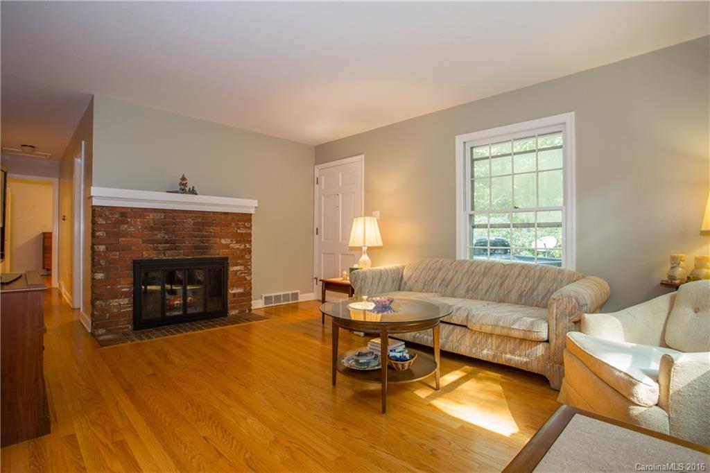 125 Old Bee Tree Road Swannanoa NC 28778