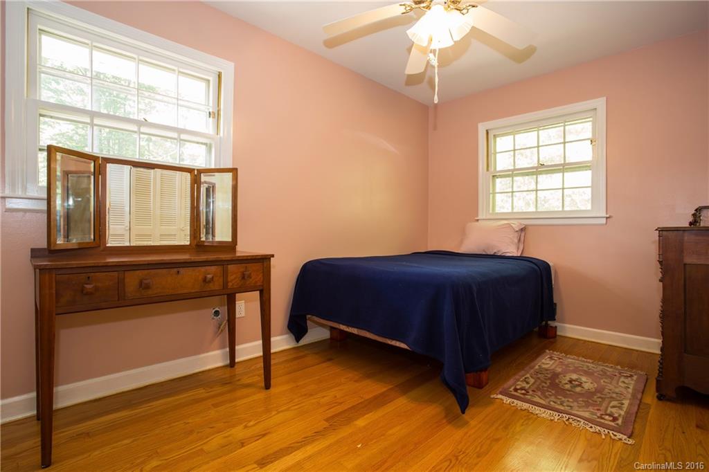 125 Old Bee Tree Road Swannanoa NC 28778