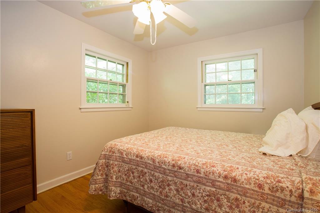 125 Old Bee Tree Road Swannanoa NC 28778
