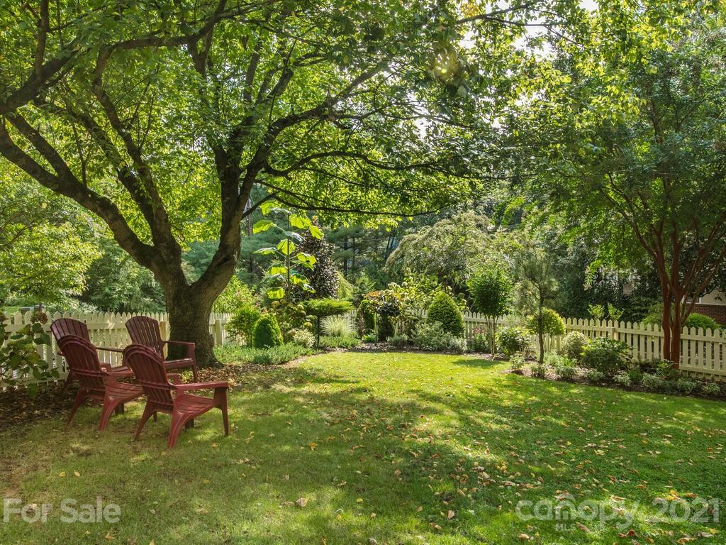 27 Fenner Avenue Asheville NC 28804