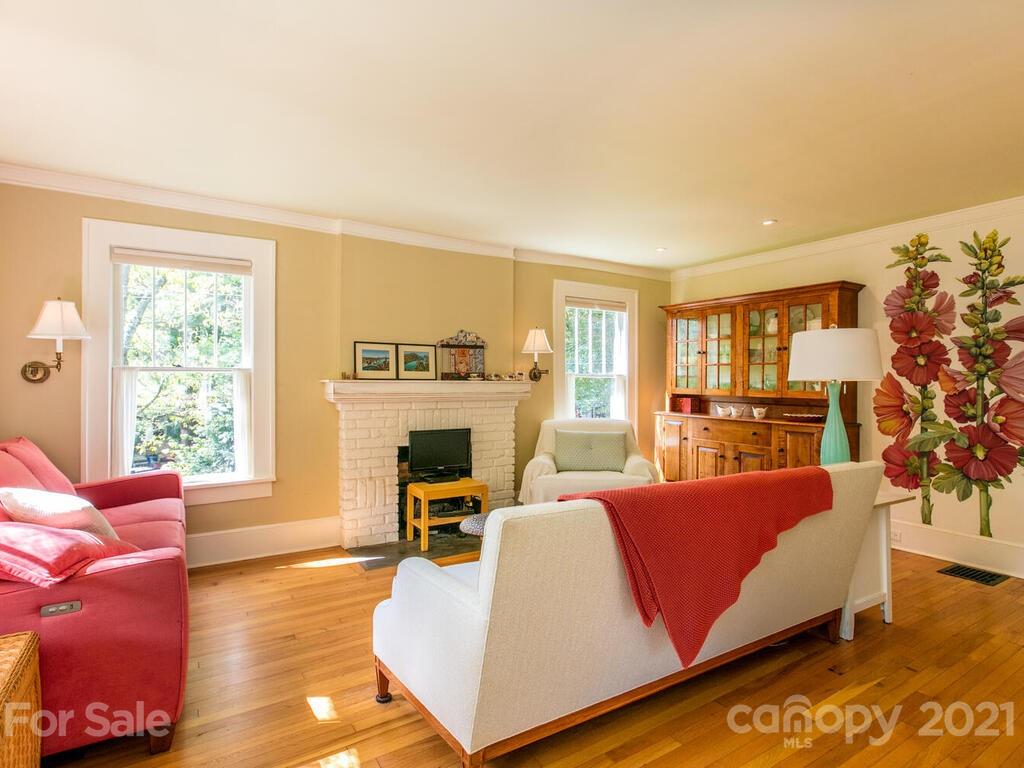 27 Fenner Avenue Asheville NC 28804