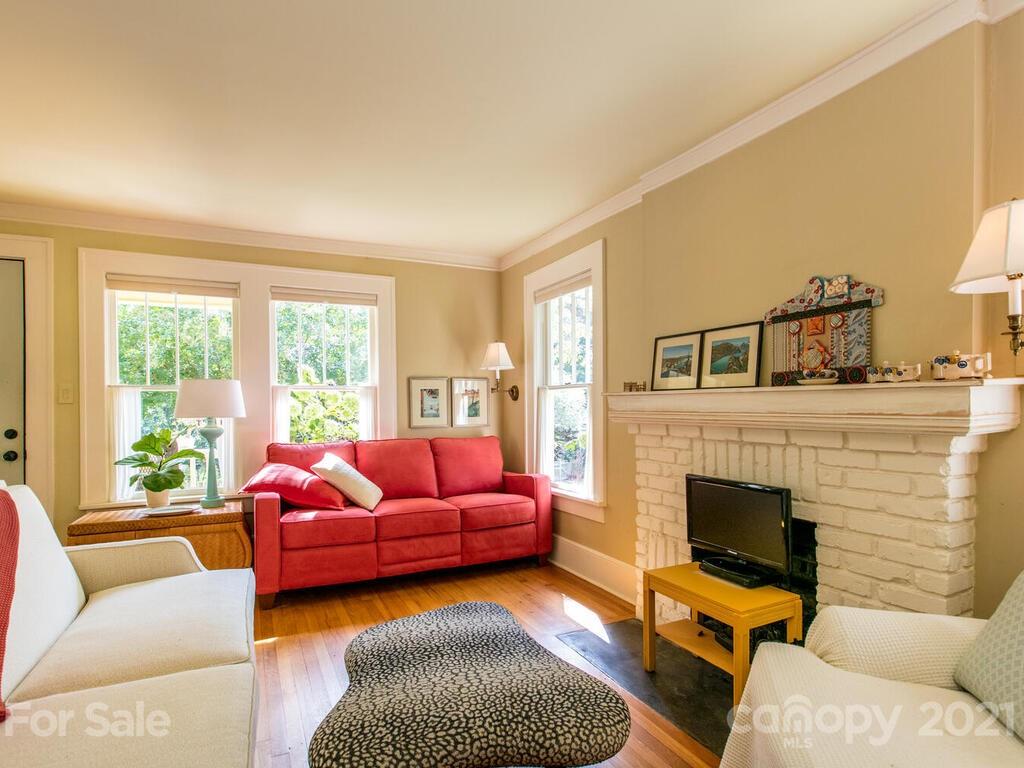 27 Fenner Avenue Asheville NC 28804
