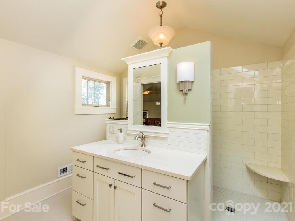 27 Fenner Avenue Asheville NC 28804