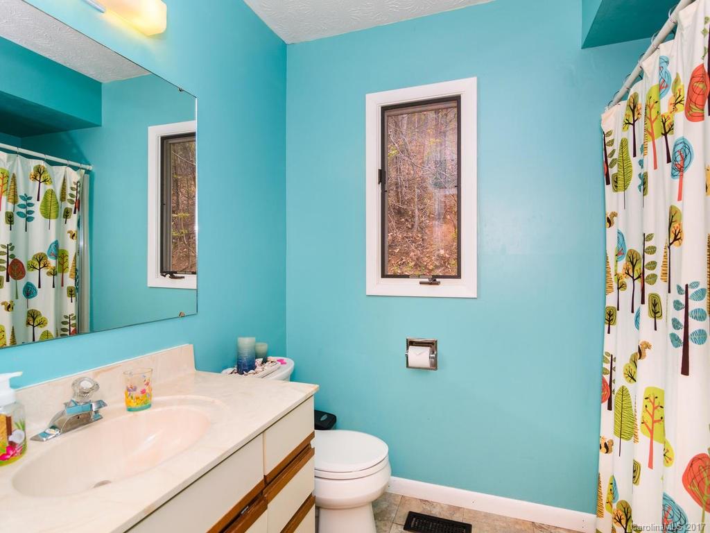 27 Mann Road Asheville NC 28805
