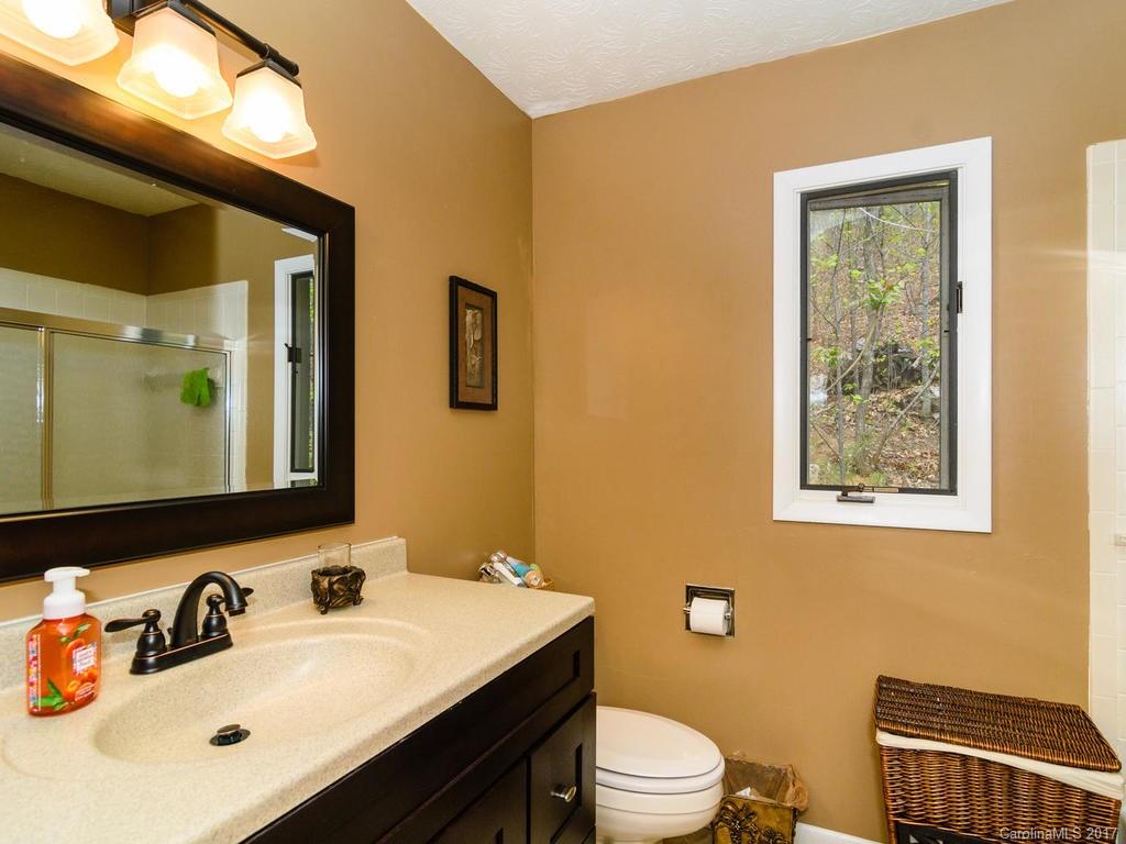 27 Mann Road Asheville NC 28805
