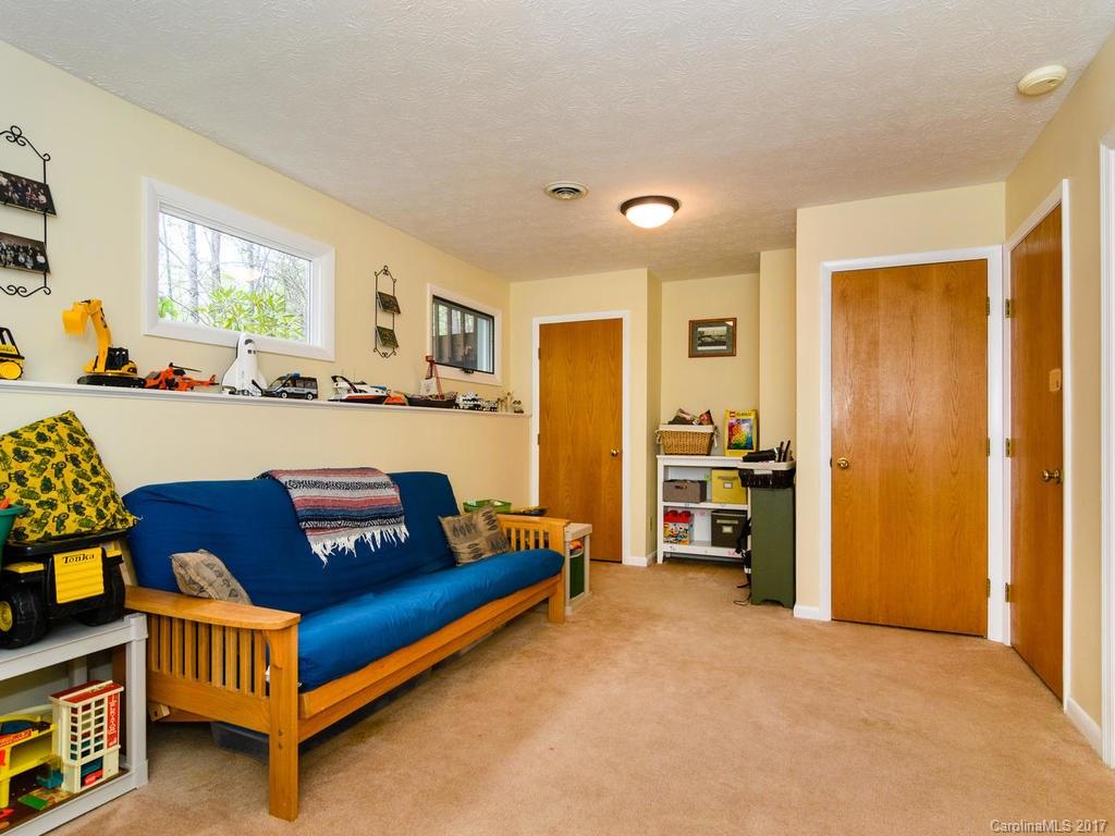 27 Mann Road Asheville NC 28805