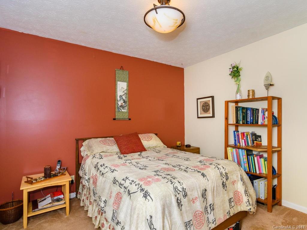27 Mann Road Asheville NC 28805