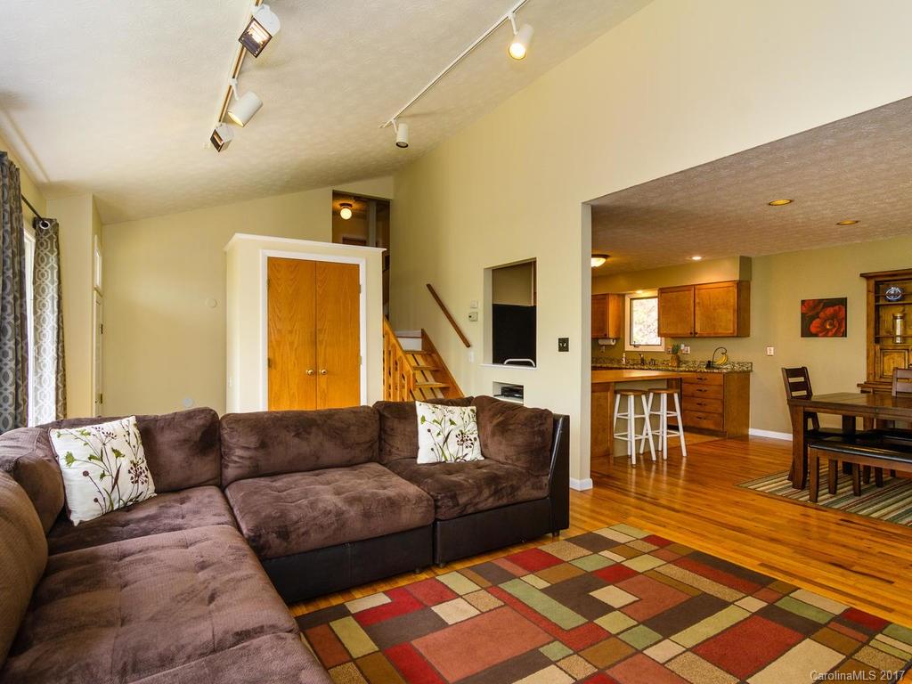 27 Mann Road Asheville NC 28805