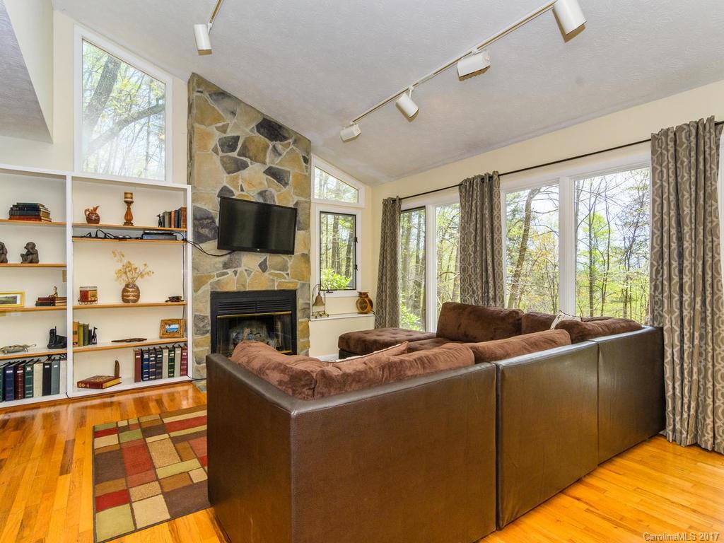 27 Mann Road Asheville NC 28805