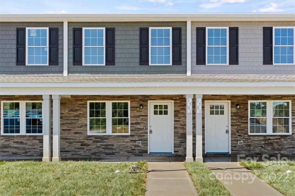 1582 Oak Leaf Drive NW Hickory NC 28601