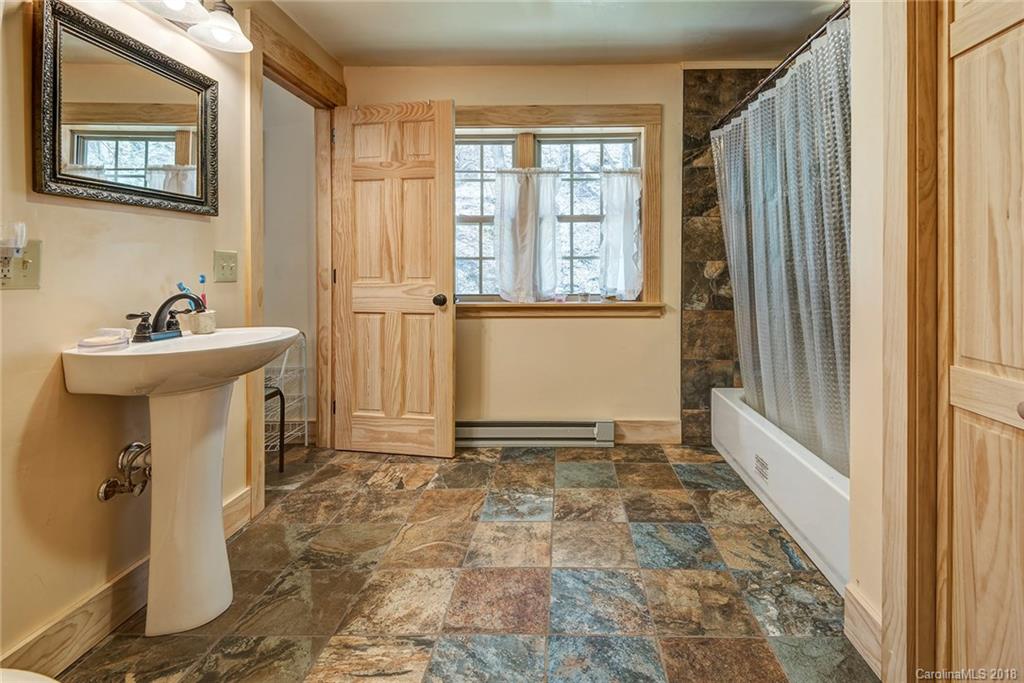 11 Snowbird Lane Burnsville NC 28714