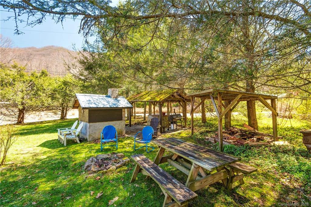 11 Snowbird Lane Burnsville NC 28714