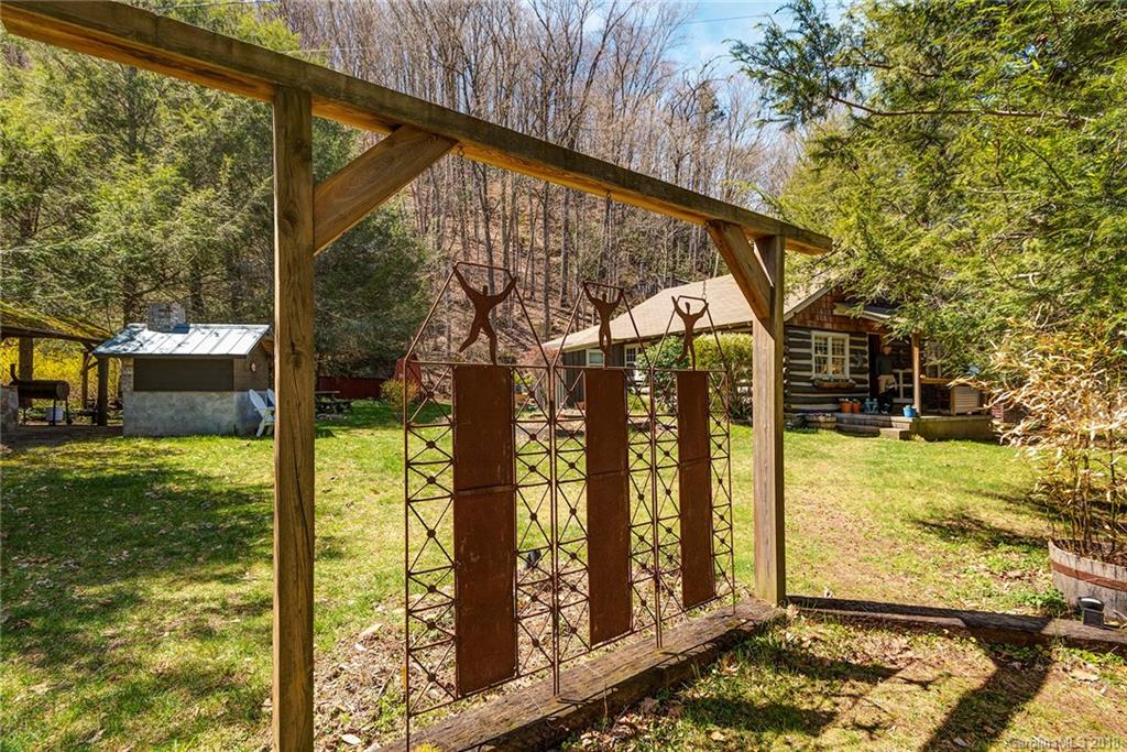 11 Snowbird Lane Burnsville NC 28714