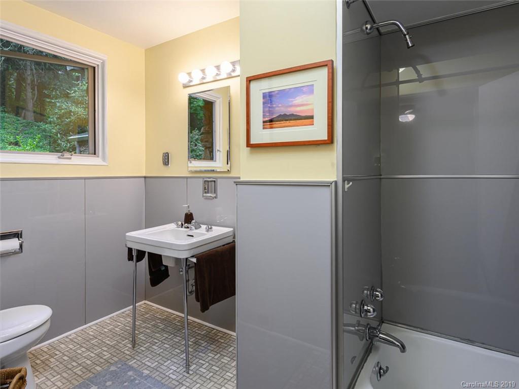 10 Pine Tree Road Asheville NC 28804