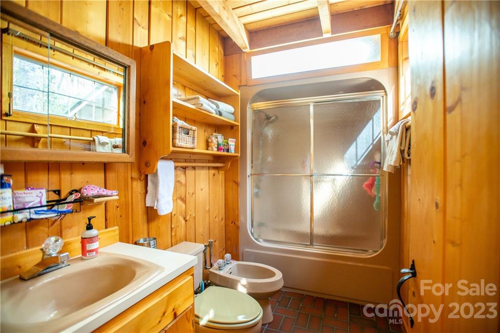 50 Turkey Trot Lane Burnsville NC 28714