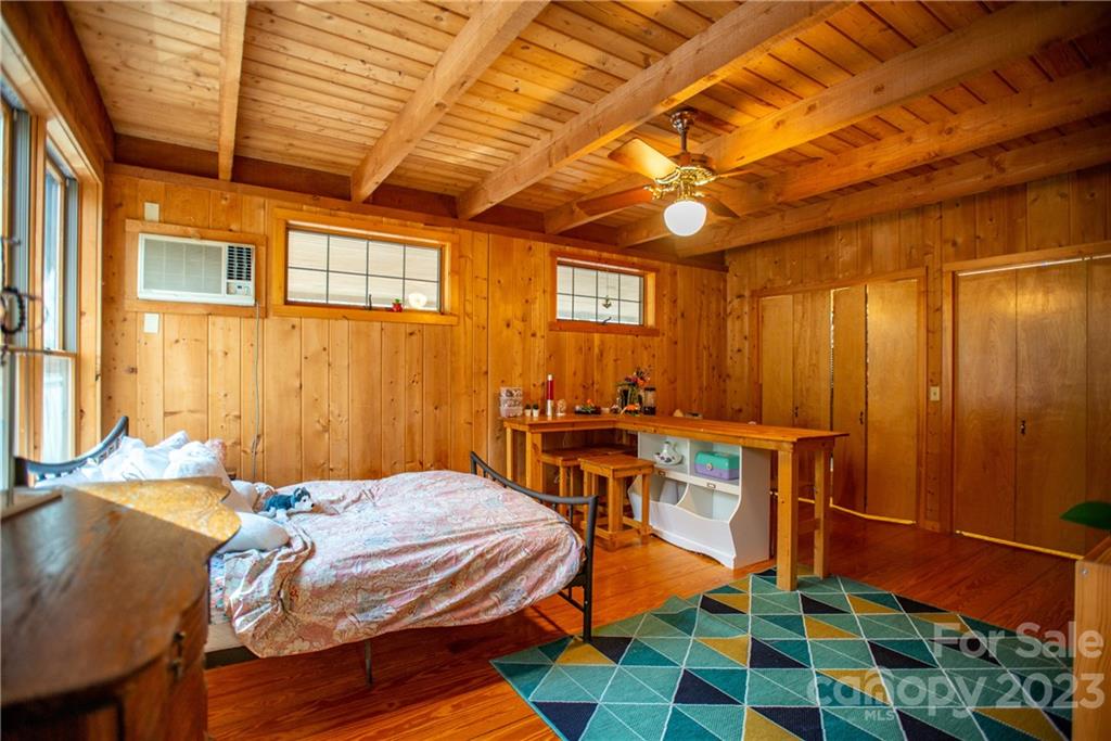 50 Turkey Trot Lane Burnsville NC 28714