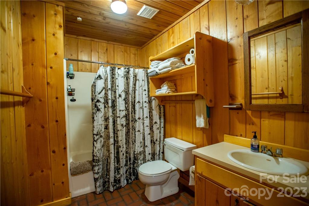 50 Turkey Trot Lane Burnsville NC 28714