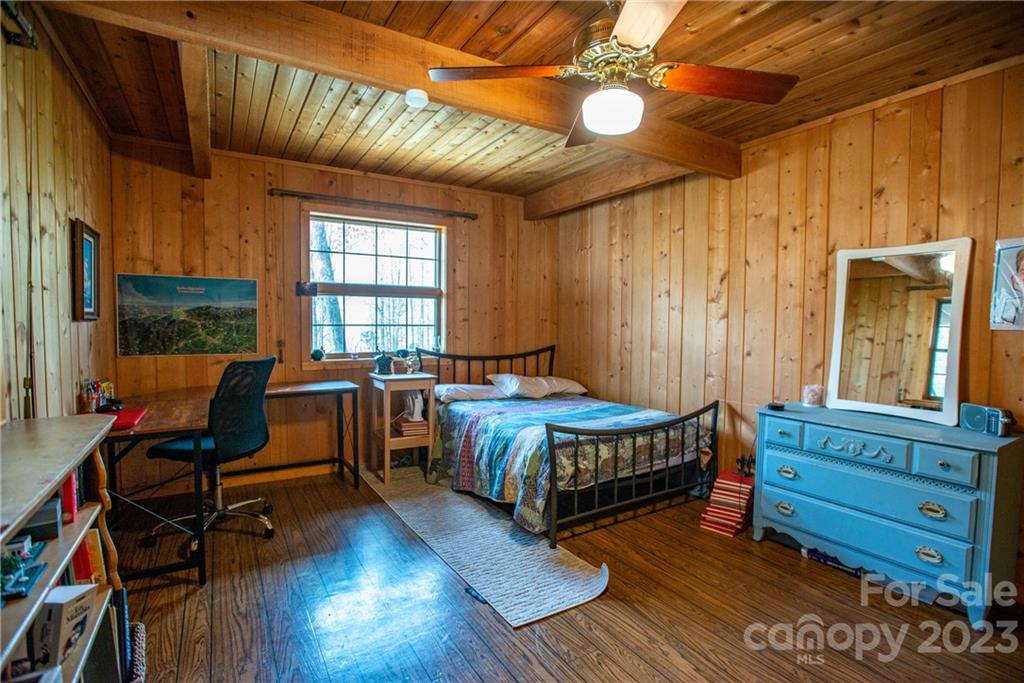 50 Turkey Trot Lane Burnsville NC 28714