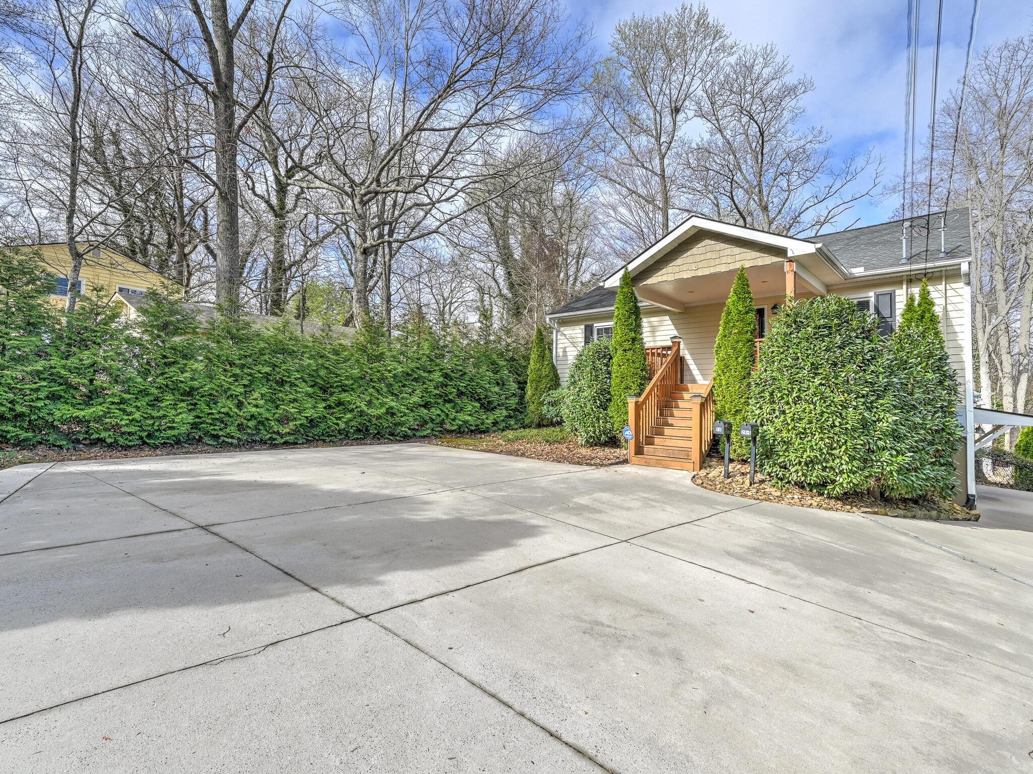 28 Erskine Avenue Asheville NC 28801