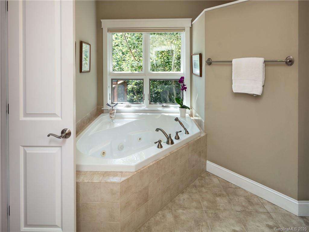 7 Crescent Court Weaverville NC 28787