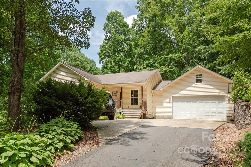17 Forest Bend Drive Horse Shoe NC 28742