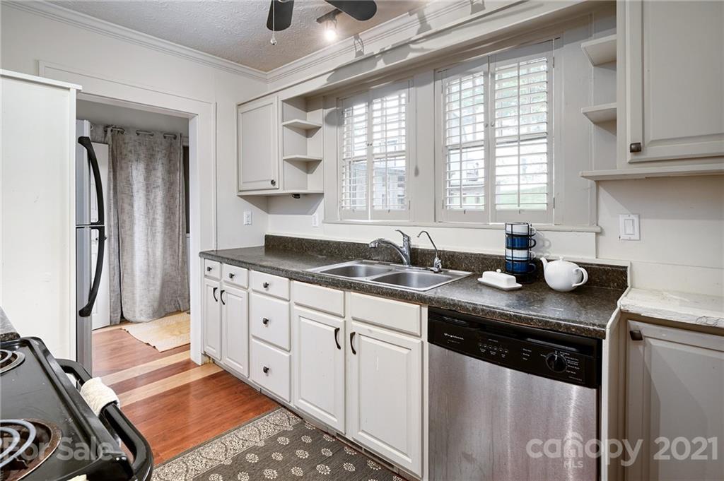 7 Oakland Street Weaverville NC 28787