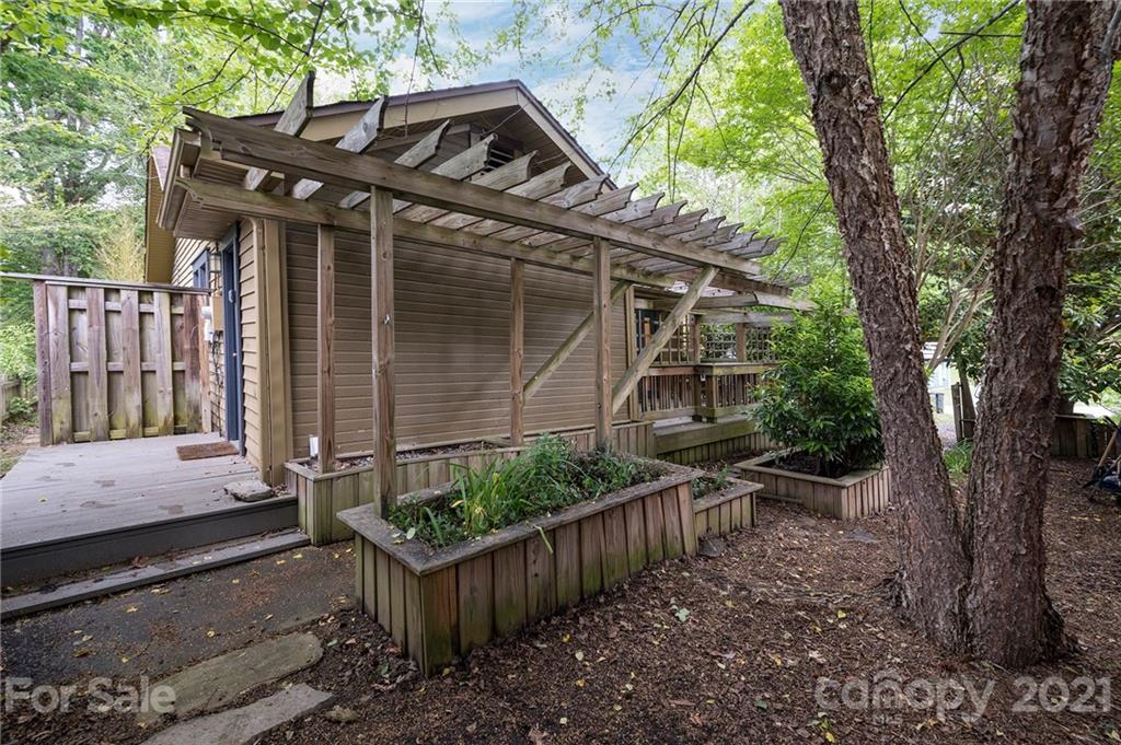 7 Oakland Street Weaverville NC 28787