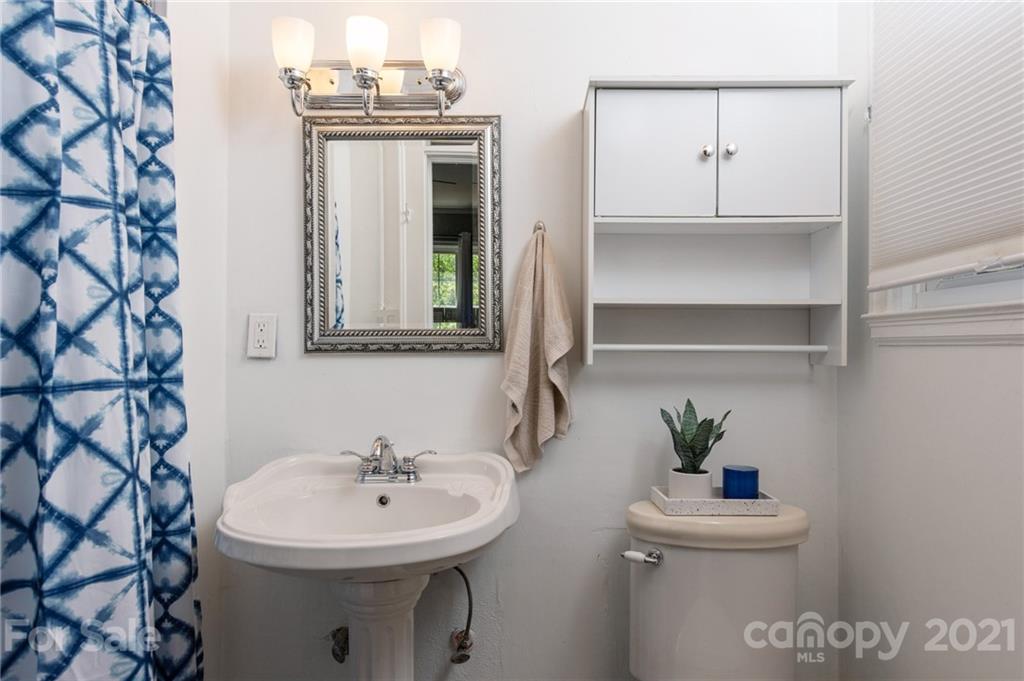 9 Colonial Place Asheville NC 28804