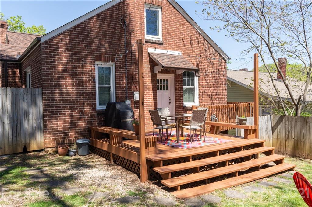 9 Colonial Place Asheville NC 28804