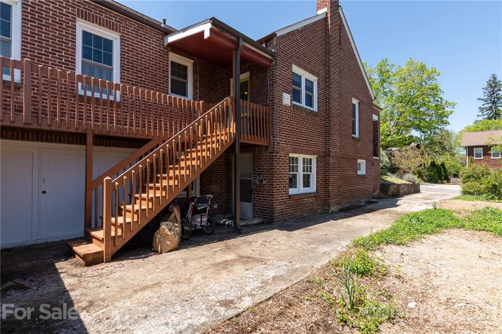 9 Colonial Place Asheville NC 28804
