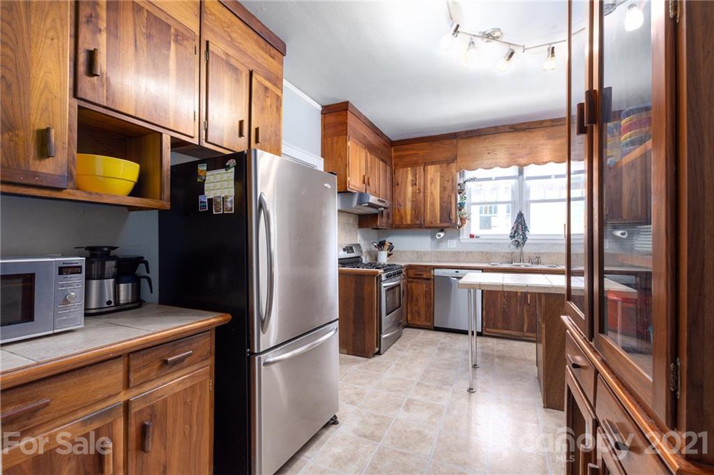 9 Colonial Place Asheville NC 28804