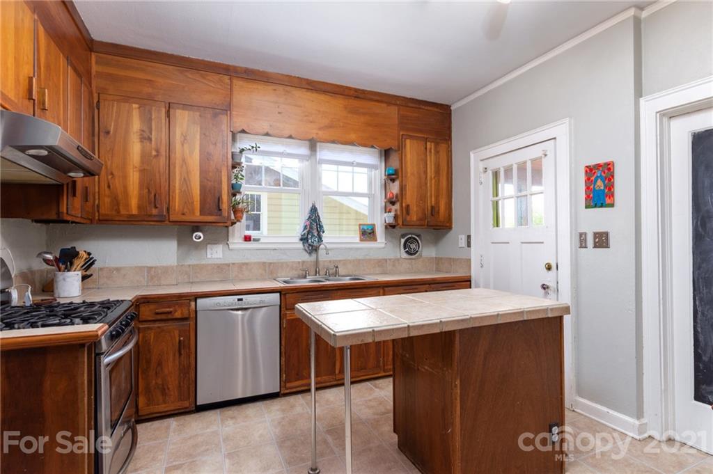 9 Colonial Place Asheville NC 28804