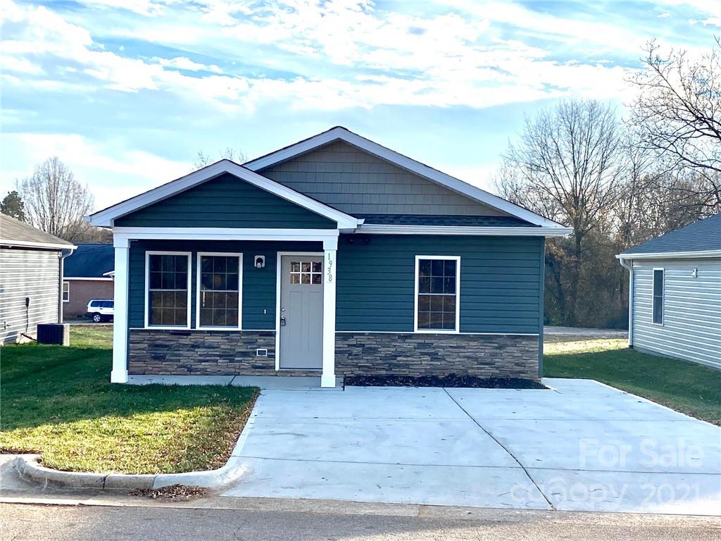 1938 11th Avenue NE Hickory NC 28601