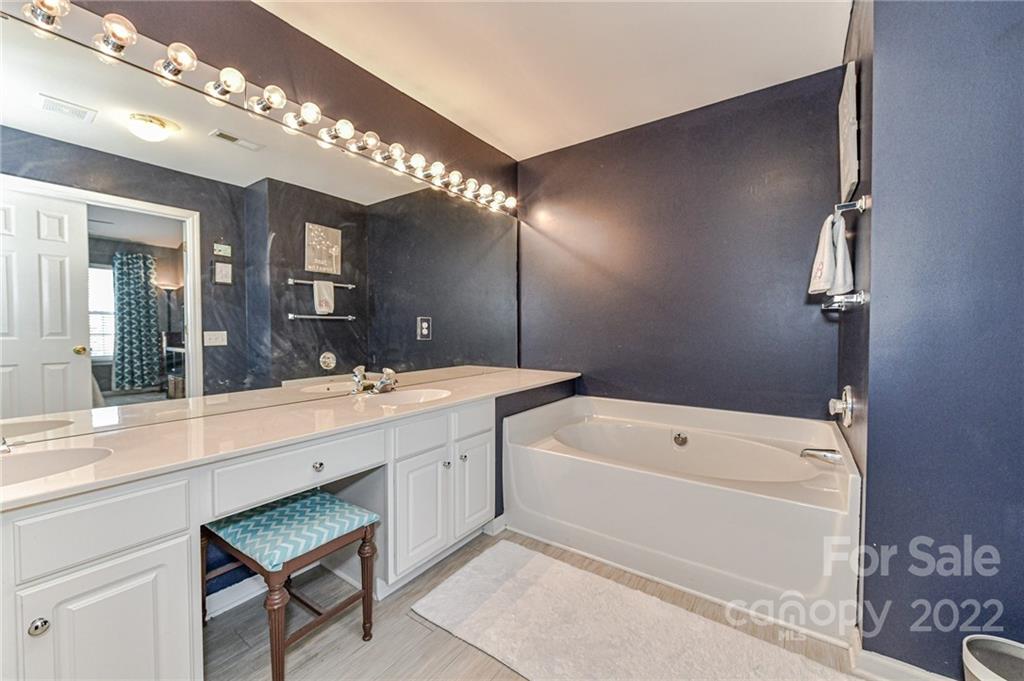 11722 Harsworth Lane Charlotte NC 28277