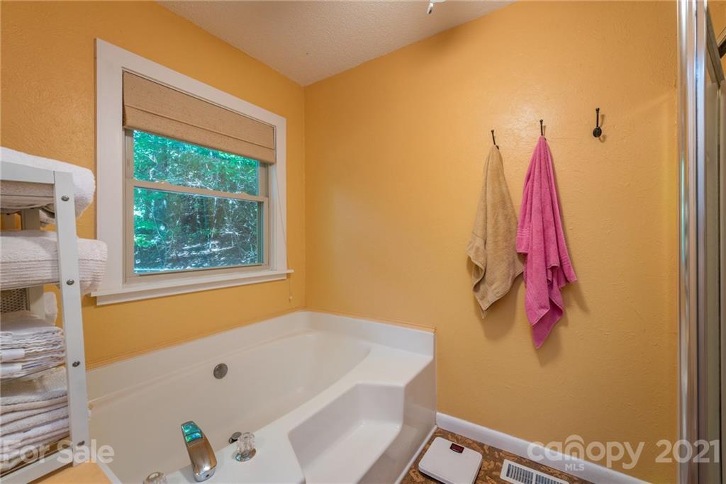 31 Bear Trail Fairview NC 28730