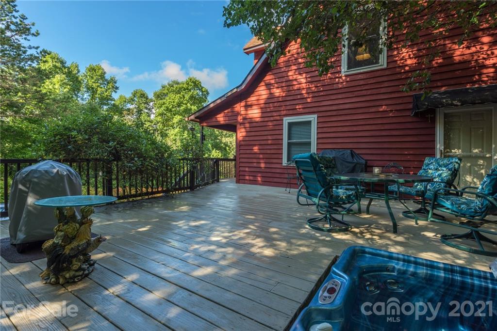 31 Bear Trail Fairview NC 28730