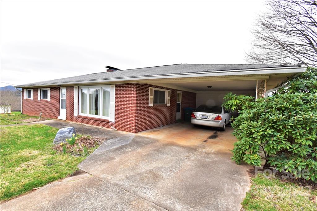 14 Gibbs Road Leicester NC 28748