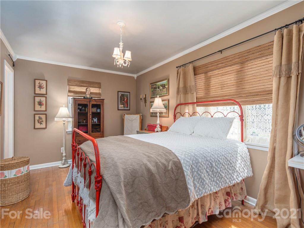 18 Griffing Circle Asheville NC 28804