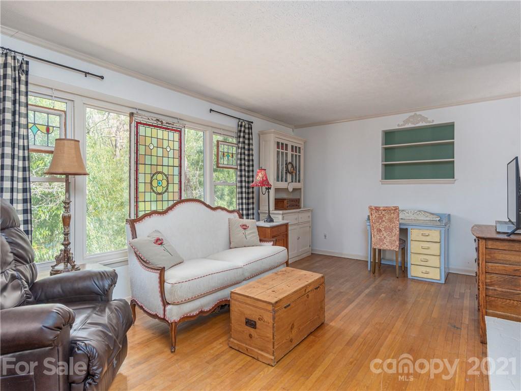 18 Griffing Circle Asheville NC 28804