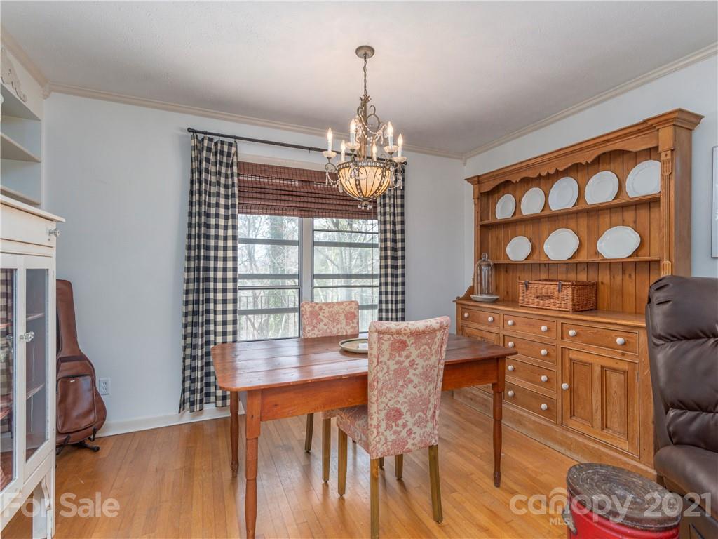 18 Griffing Circle Asheville NC 28804