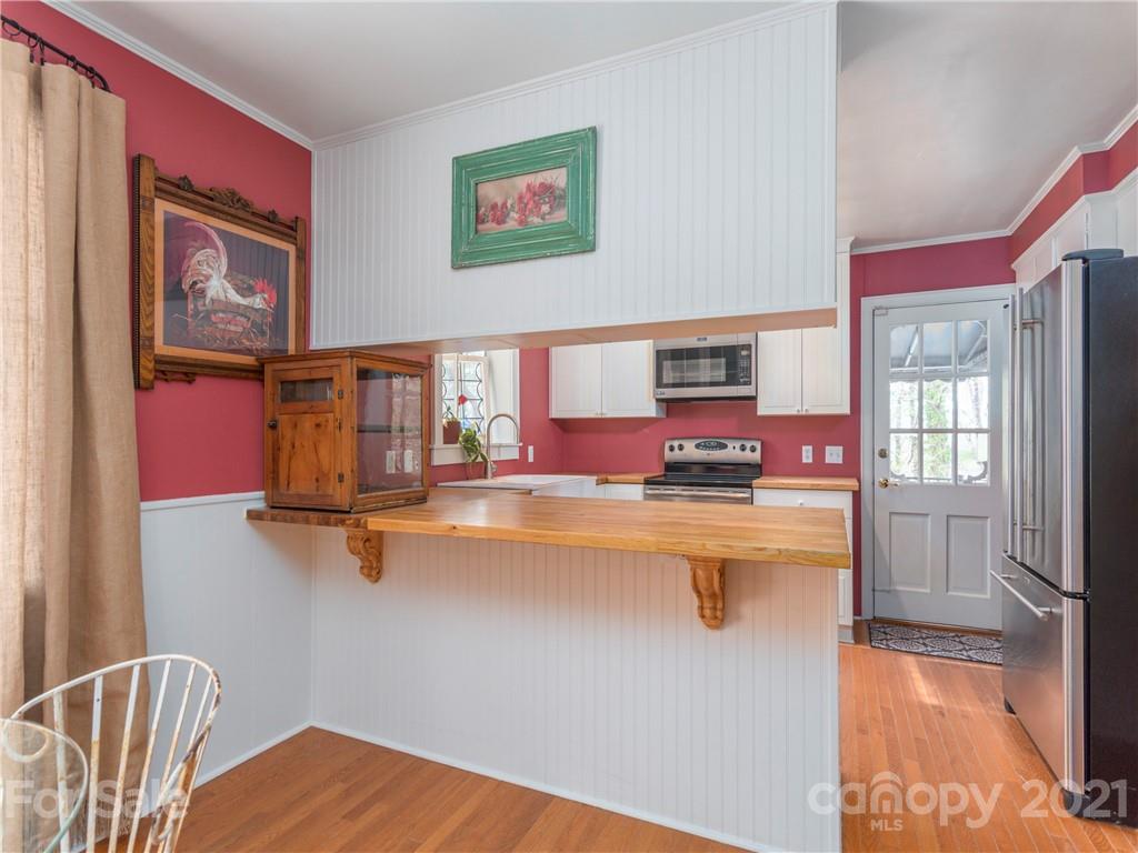 18 Griffing Circle Asheville NC 28804