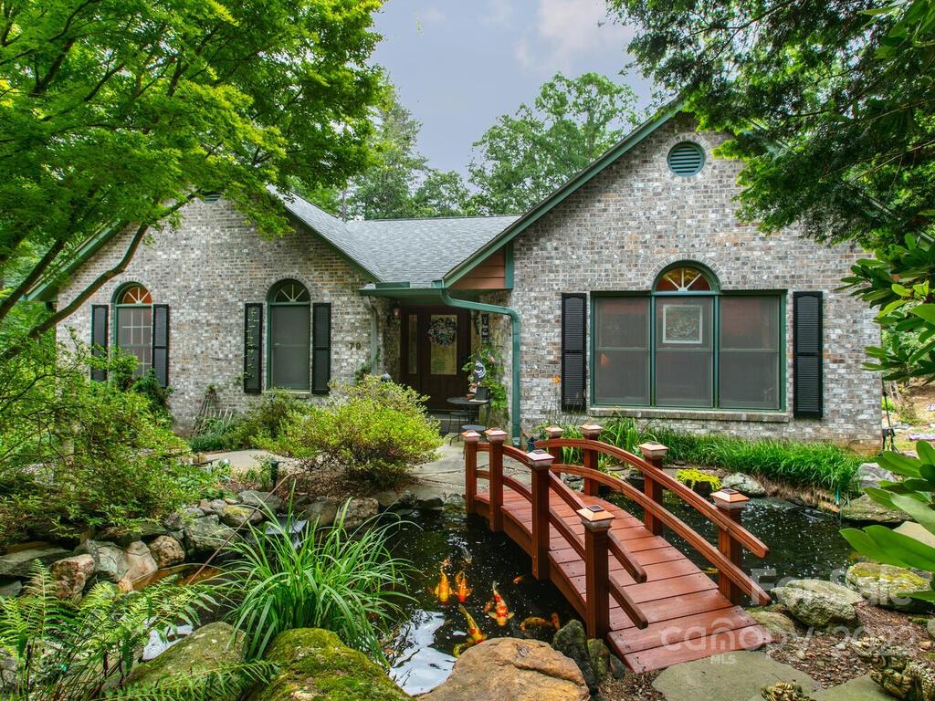 79 Forest Lake Drive Asheville NC 28803