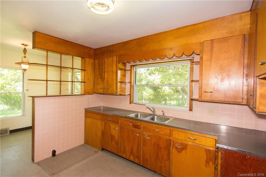 10 Hookers Gap Road Leicester NC 28748